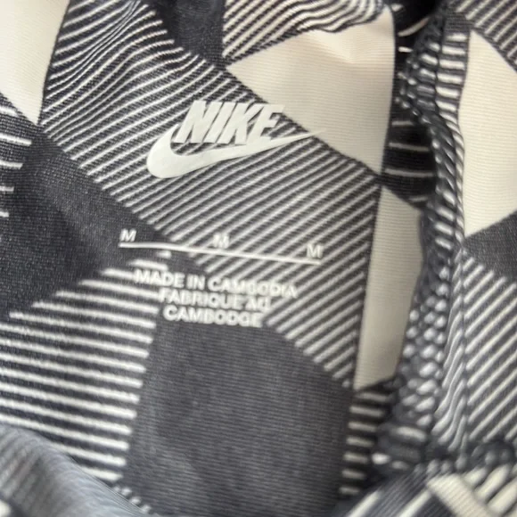 Nike Women’s Nylon Pants Women’s Geometric Black Rainwear, walk-in outdoor pants - Picture 9 of 11